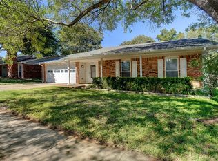 617 Spring Forest Dr, Bedford, TX 76021
