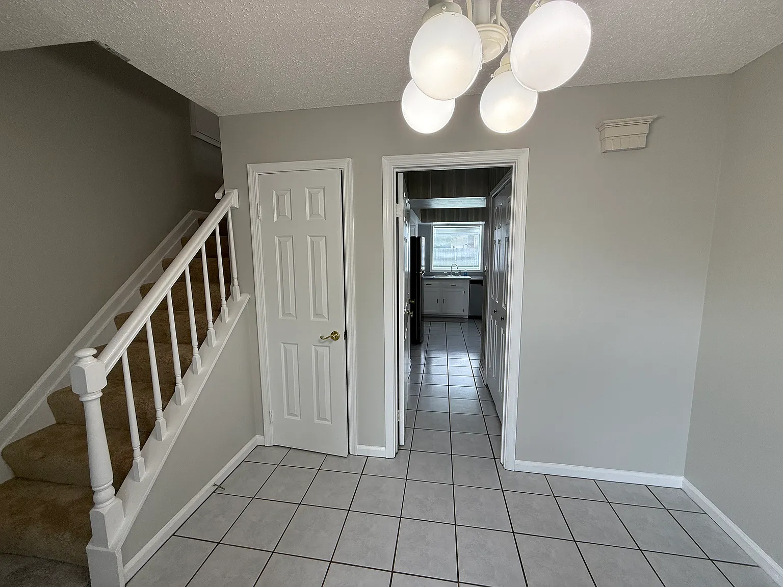 3 bed, 2.5 bath, 2196 sqft, $2,600 — Photo 3