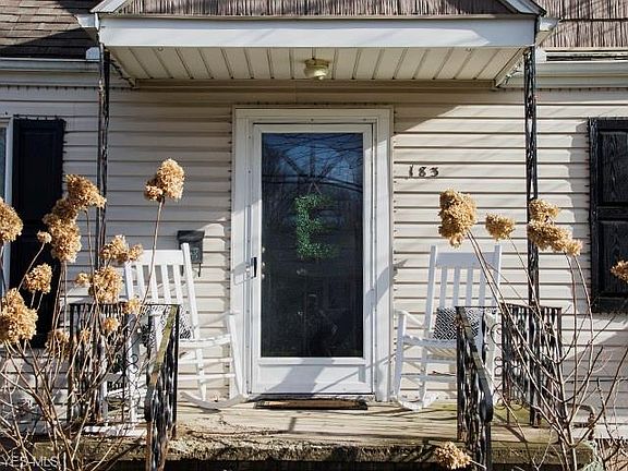 3rd image of 183 Pfeiffer Ave