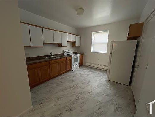 1st image of 7526 S Kingston Ave APT 1A