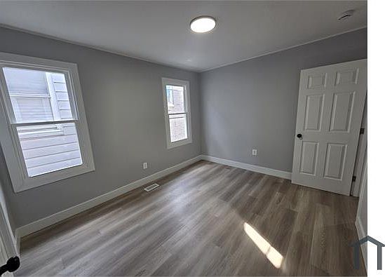 4th image of 5006 Belair Rd