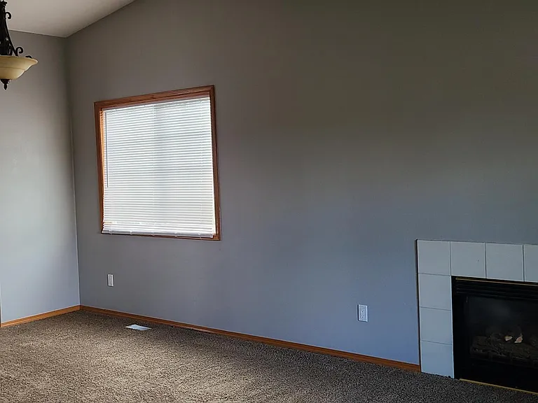 429 S Jasper Cir — Photo 2