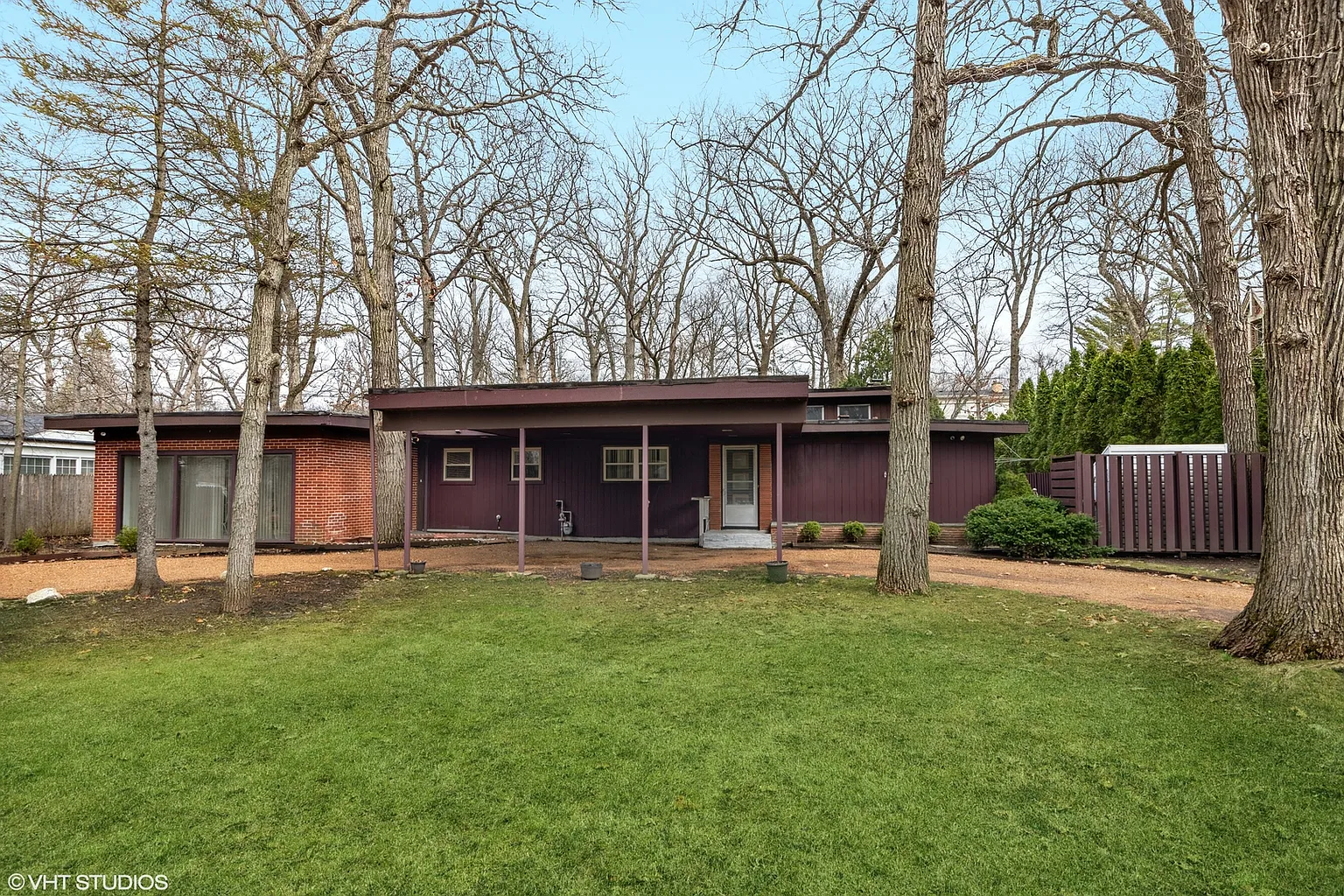 671 S Green Bay Rd photo 1