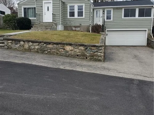 20 Lapre Rd, North Smithfield, RI 02896