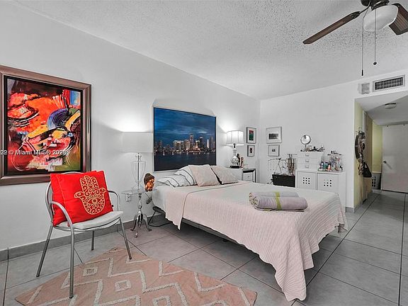 5th image of 1750 NE 191st St APT 113-2