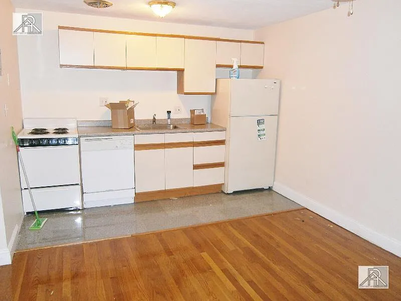 215 Kent St #5