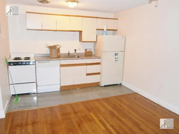 215 Kent St #5, Brookline, MA 02446