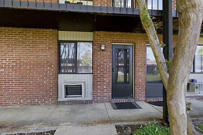 1 bed, 1.0 bath, 522 sqft, $995 — Photo 2