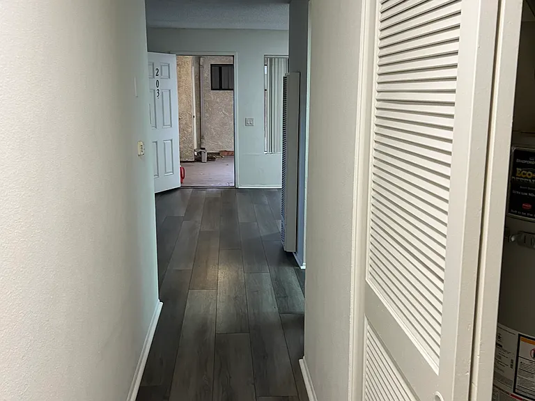 1371 Loma Ave — Photo 16