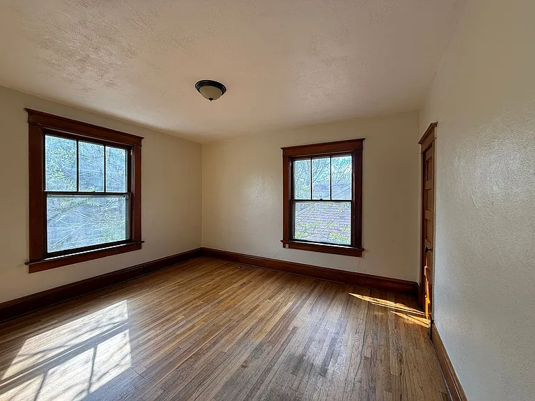 212 W Evans Ave — Photo 5