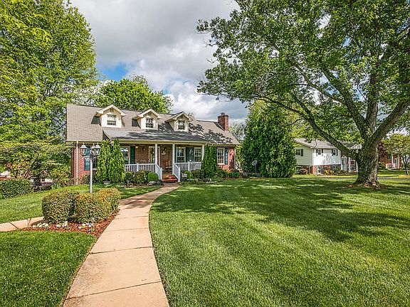 5th image of 313 Hale Meade Dr