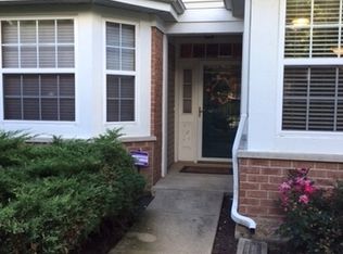 2517 Camberley Cir #1-810, Westchester, IL 60154