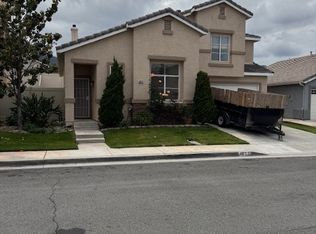 1072 Sunbeam Ln, Corona, CA 92881