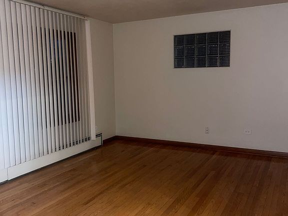 2nd image of 1049 Flossmoor Ave #1N