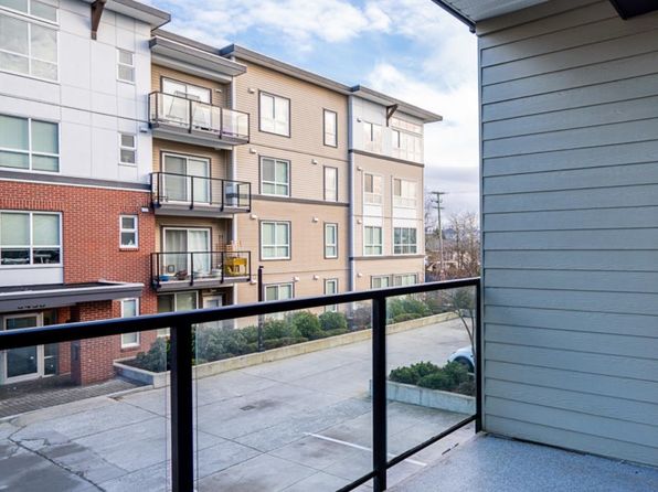 2 bedroom rental in Surrey — photo 9