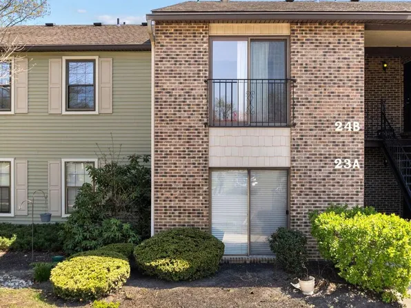 24 W Bluebell Ln, Mount Laurel, NJ 08054
