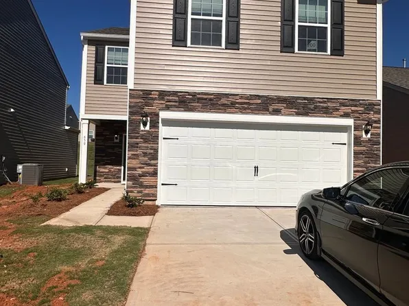 659 13th Avenue Dr NE, Hickory, NC 28601