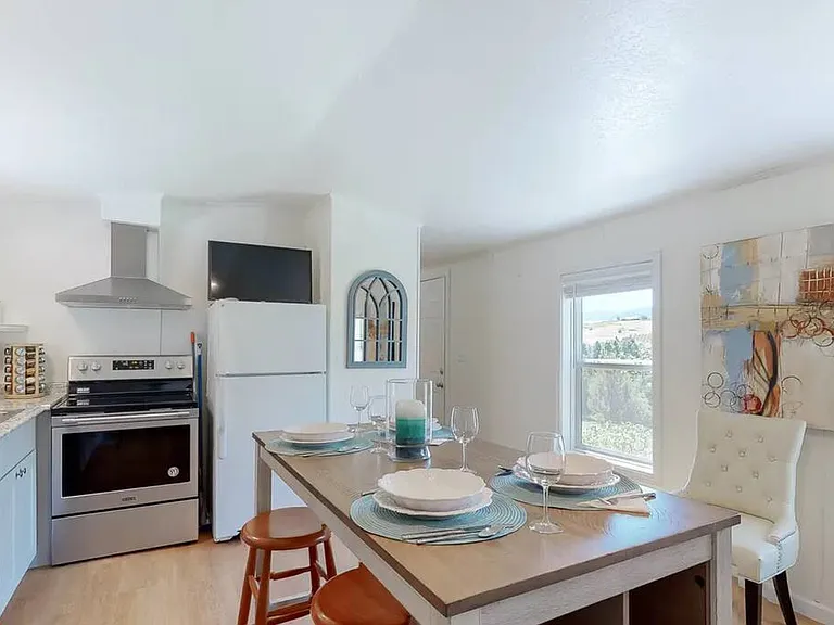 2400 Washington St — Photo 5