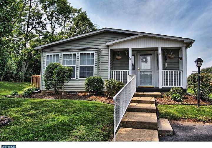 2nd image of 25 Shagbark Ct E