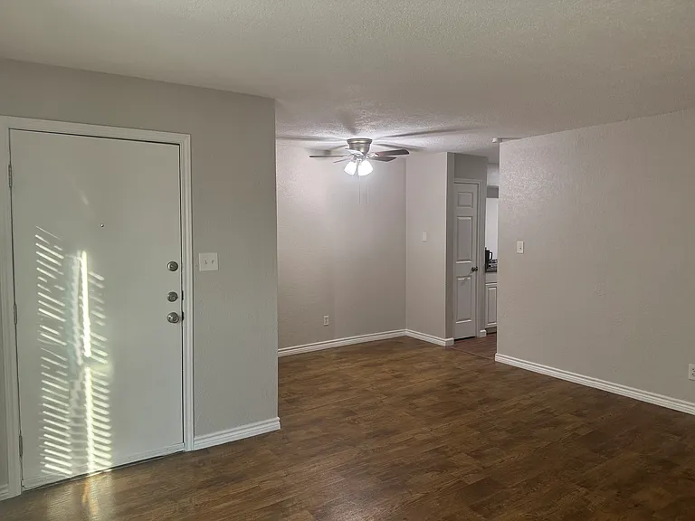 208 Uhland Rd — Photo 5