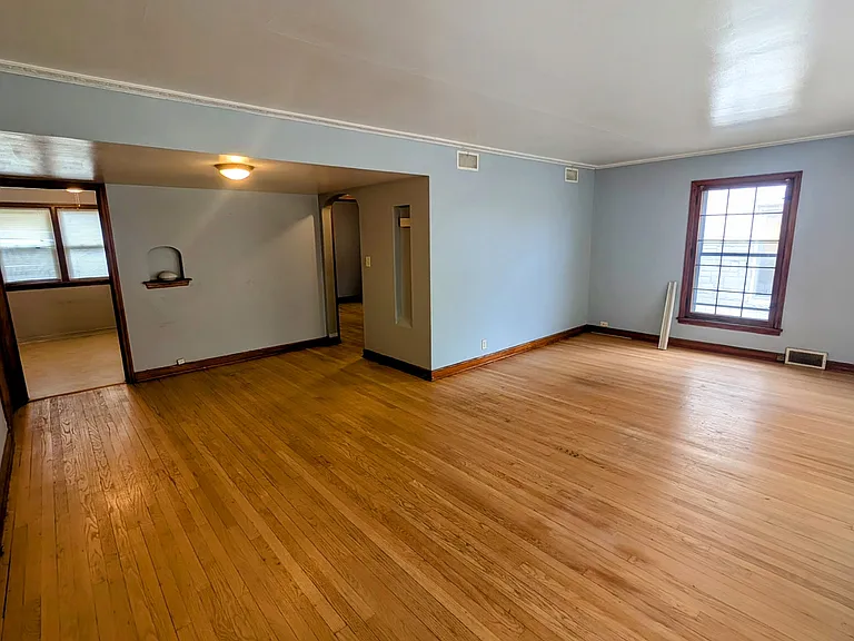 2915 W Capitol Dr #2 — Photo 3