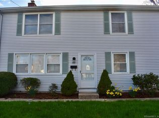 102 Dora St, Stamford, CT 06902