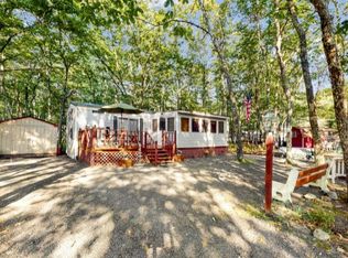 160 Aztec Dr, Shohola, PA 18458