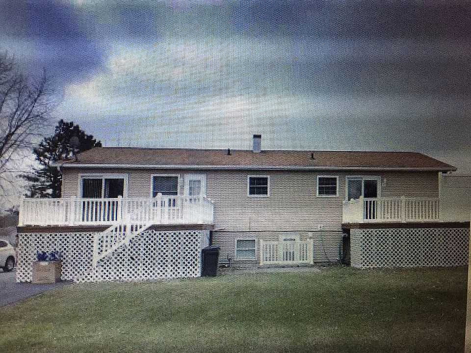 2nd image of 7925 Linden St