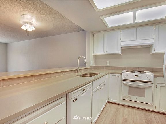 4th image of 712 10th St NE #C