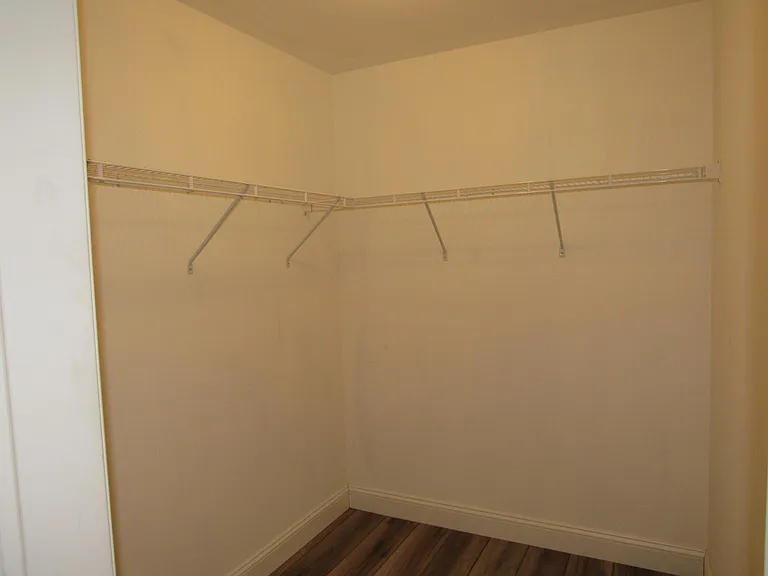 19 Riverside Dr — Photo 16