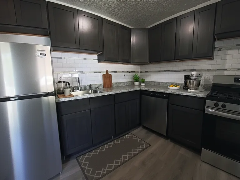 Ivanhoe Apartments — Photo 9