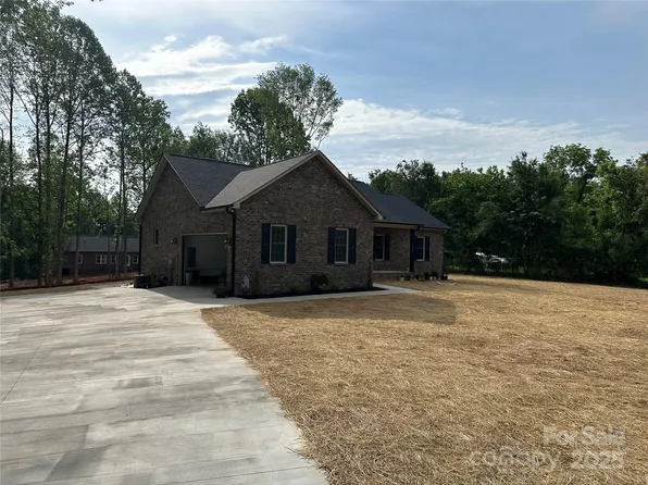 1022 Quail Hill Ave, Newton, NC 28658