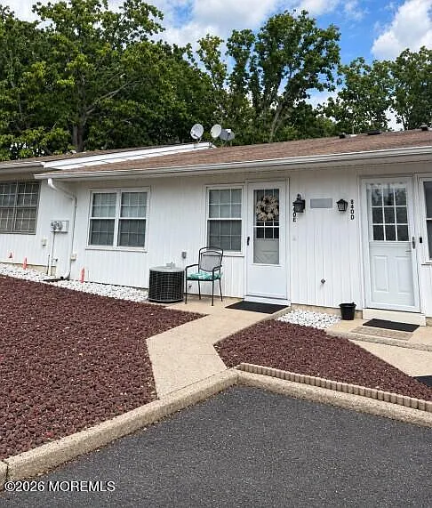 2 bed, 858 sqft, $1,850 — Photo 1