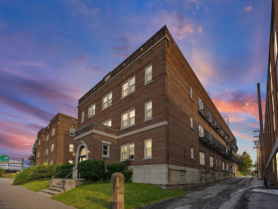 49 Troup St