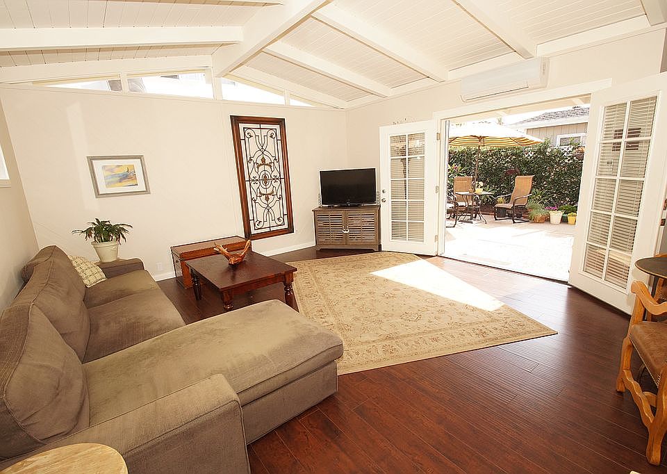 1st image of 2711 Magnolia Ave