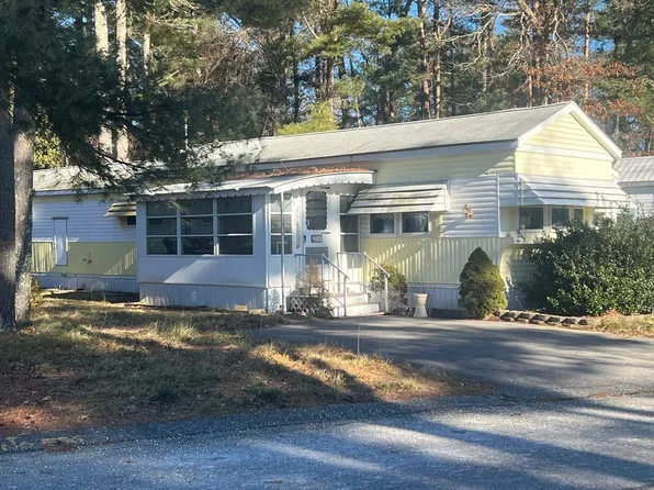 22 Maplewood Dr, Halifax, MA 02338