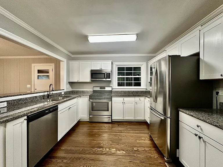 710 Neil St — Photo 10