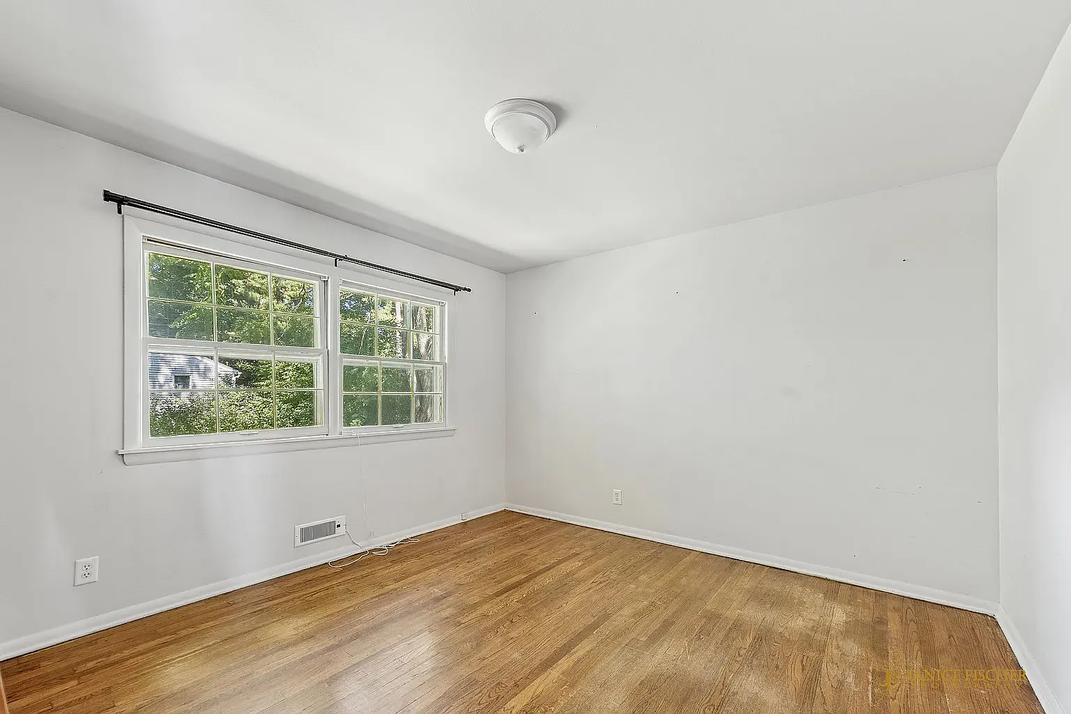 3 bed, 1.5 bath, 1275 sqft, $1,850 — Photo 3