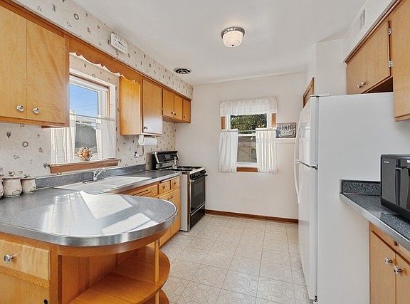 3rd image of 4933 W Lamb Dr