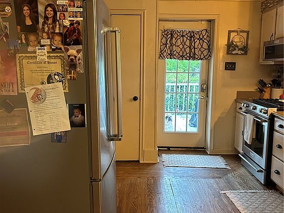 4th image of 3857 Marion Ave