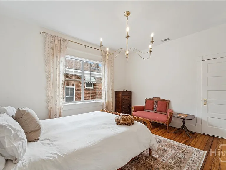211 W 40th St #B — Photo 20