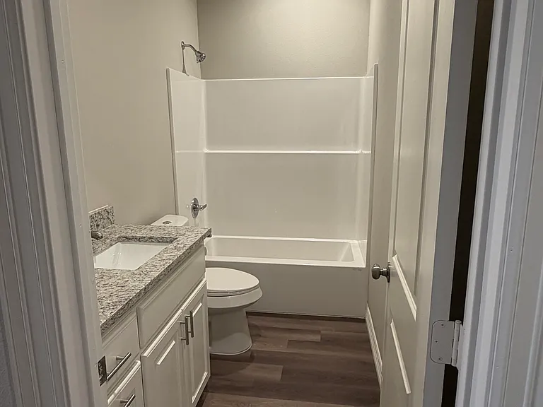 806 Walnut St — Photo 9