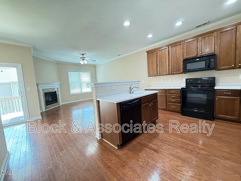 705 Keystone Park Dr #26 — Photo 6
