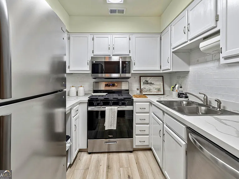 216 Flat Creek Ct — Photo 14