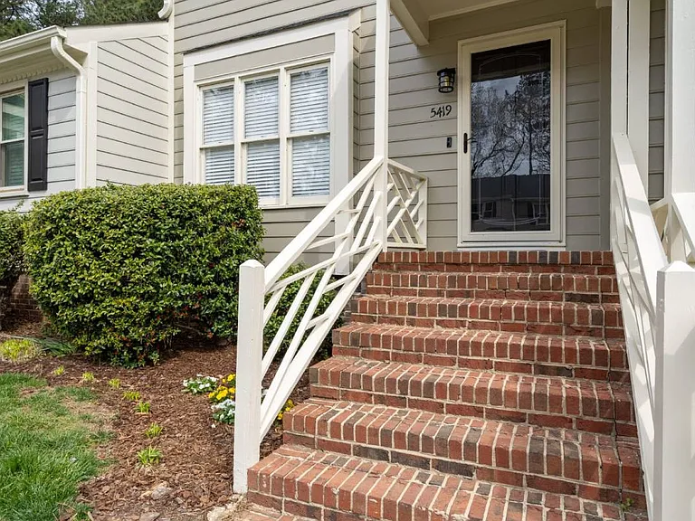 5419 Sharpe Dr — Photo 3