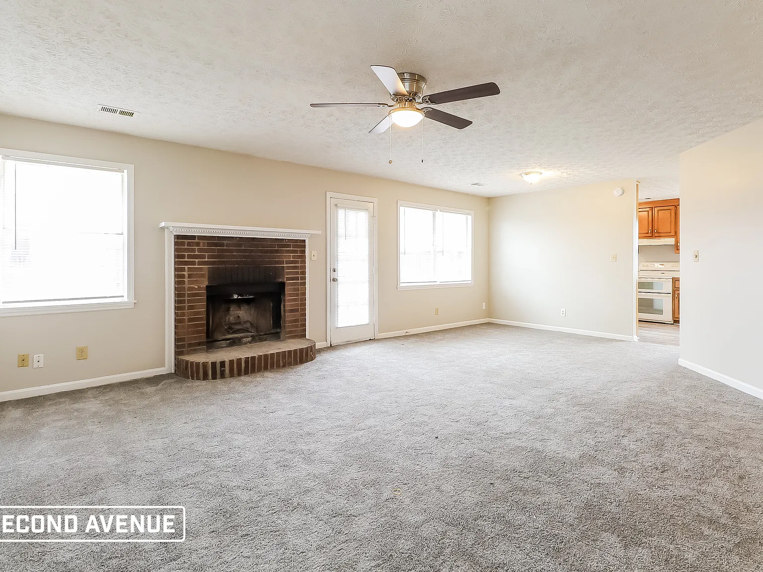3 bed, 2.0 bath, 1401 sqft, $1,495 — Photo 3