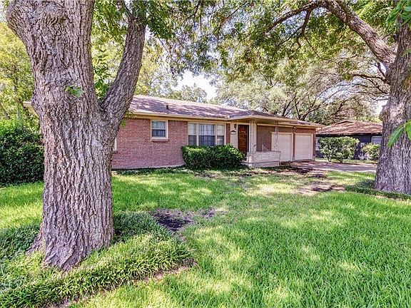 4th image of 2308 Lake Air Dr