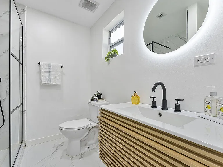 2629 SW 6th Ct — Photo 25