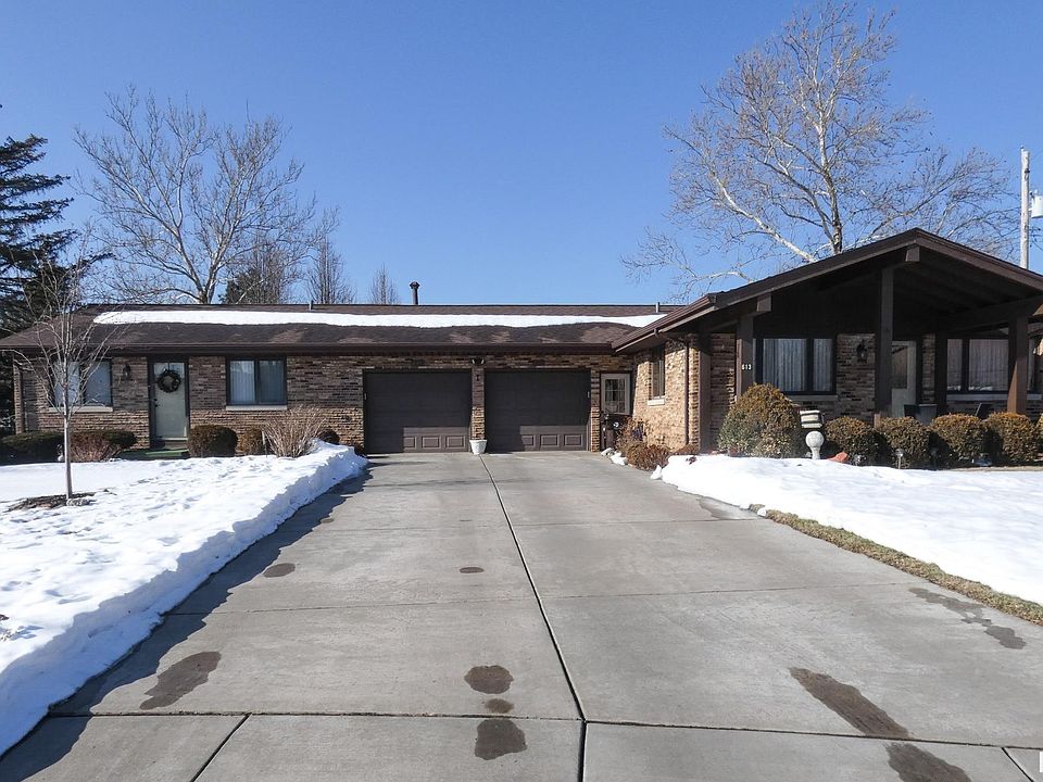 1st image of 613 W Clybourn Ct