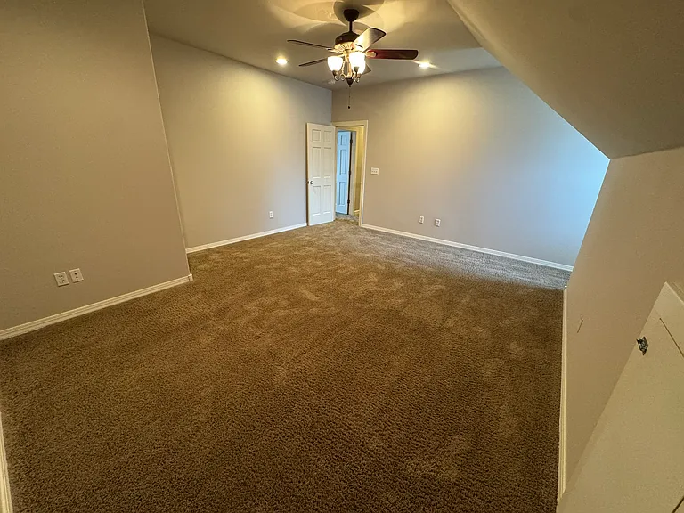 1335 E 36th St — Photo 38